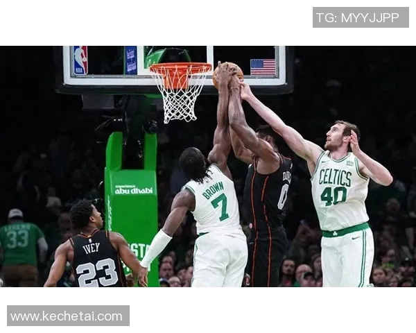 杰伦布朗如何在NBA赛场上展现领导力与全能才华的成长之路