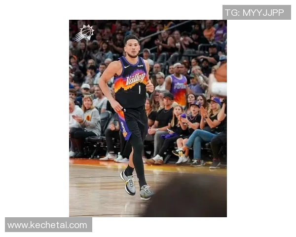 德文布克领衔太阳队冲击季后赛展现超强个人能力与团队协作 德文布克领衔太阳队冲击季后赛展现超强个人能力与团队协作