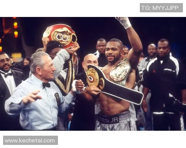 罗伊琼斯与泰森世纪对决揭幕拳坛传奇之战的激烈与荣耀